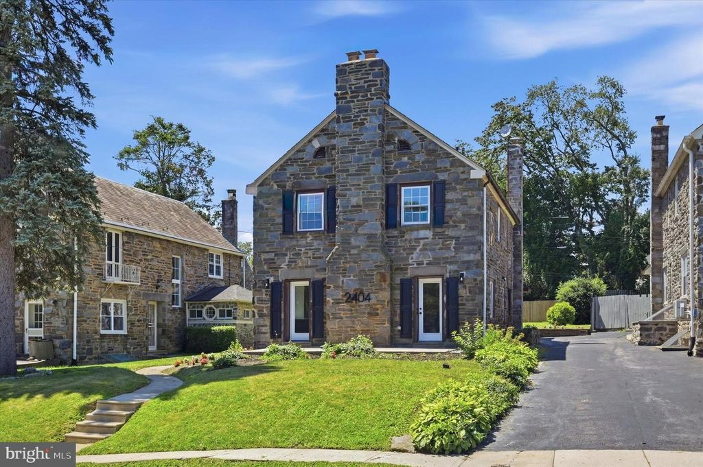 2404 GOLF RD, Philadelphia, PA 19131
