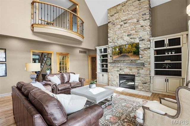 2066 Spring Valley Drive, Washington, MO 63090
