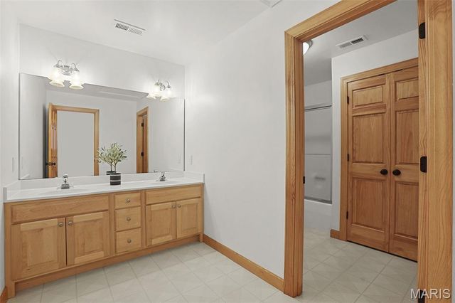 2066 Spring Valley Drive, Washington, MO 63090