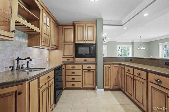 2066 Spring Valley Drive, Washington, MO 63090