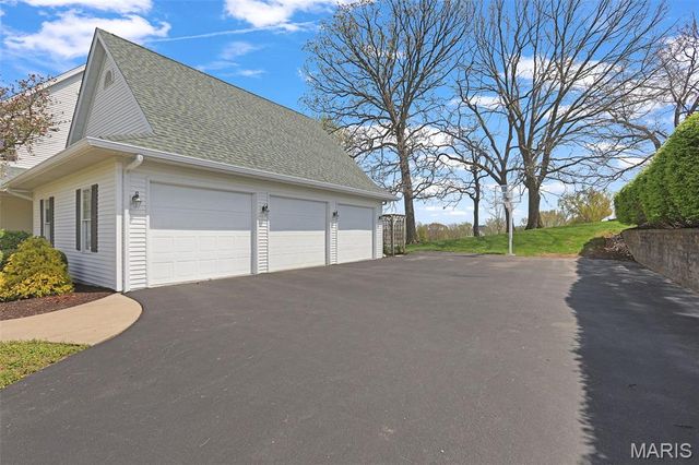 2066 Spring Valley Drive, Washington, MO 63090