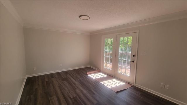 3704 Signet Drive, Winston-salem, NC 27101