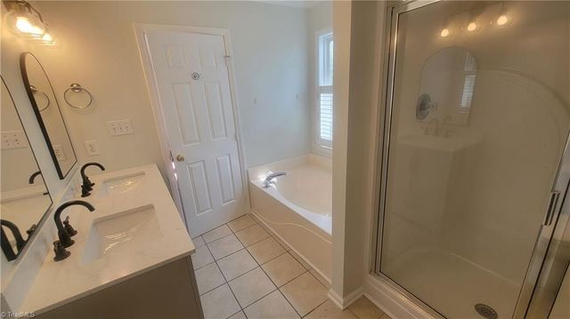 3704 Signet Drive, Winston-salem, NC 27101