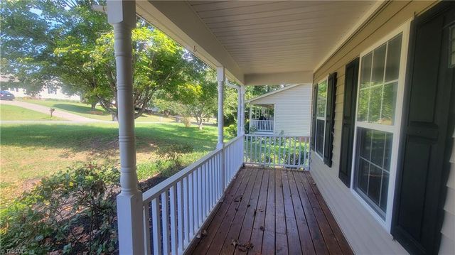 3704 Signet Drive, Winston-salem, NC 27101