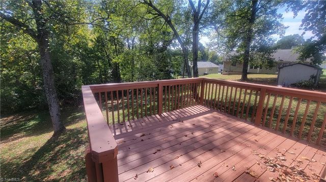 3704 Signet Drive, Winston-salem, NC 27101