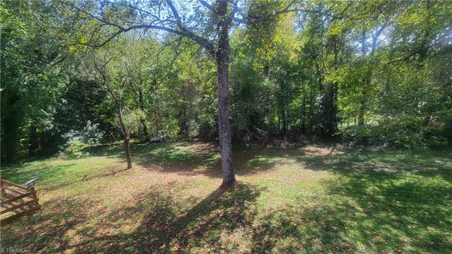 3704 Signet Drive, Winston-salem, NC 27101
