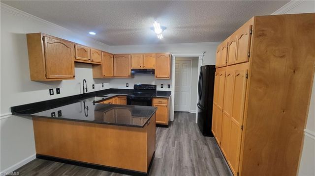 3704 Signet Drive, Winston-salem, NC 27101