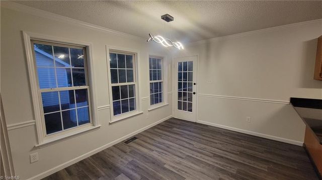 3704 Signet Drive, Winston-salem, NC 27101