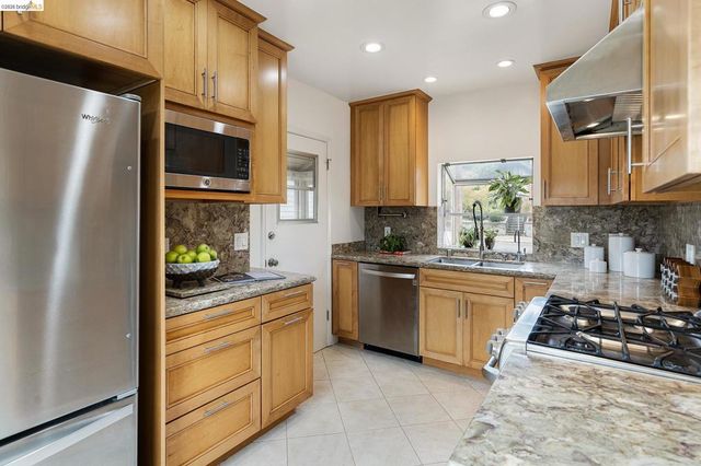 1620 Mendocino St, Richmond, CA 94804