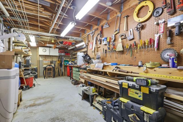 1569 Lawrence Road, Delaware, OH 43015