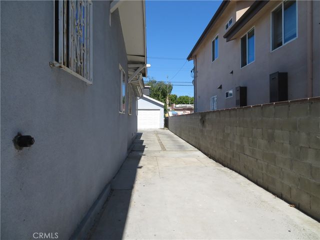 6506 Denver Ave., Los Angeles, CA 90044