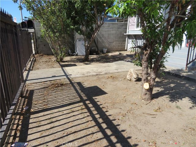 6506 Denver Ave., Los Angeles, CA 90044