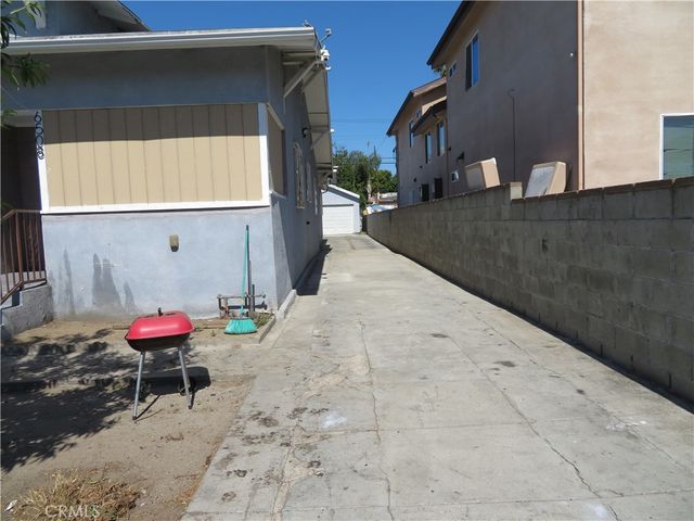 6506 Denver Ave., Los Angeles, CA 90044