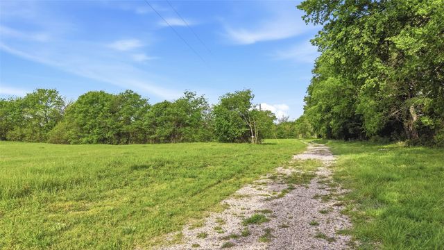 9015 US Highway 69, Bells, TX 75414