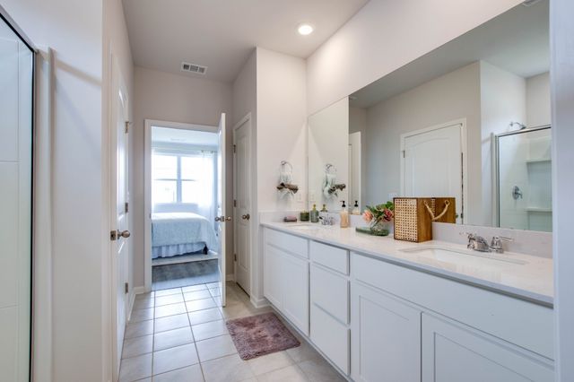 1053 Camelia Drive, White House, TN 37188