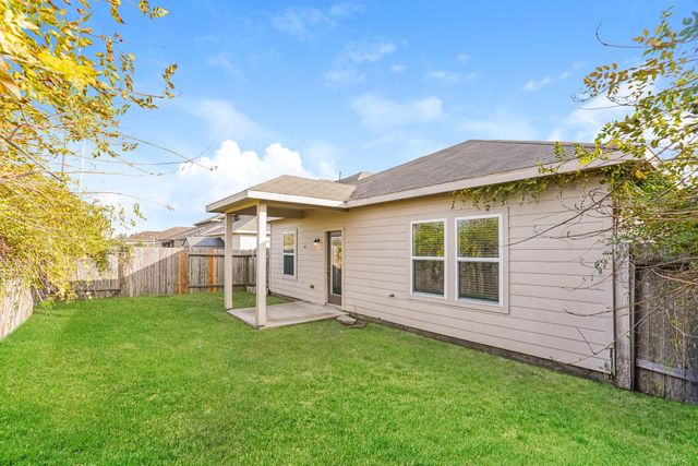 318 Apache Field Lane, La Marque, TX 77568