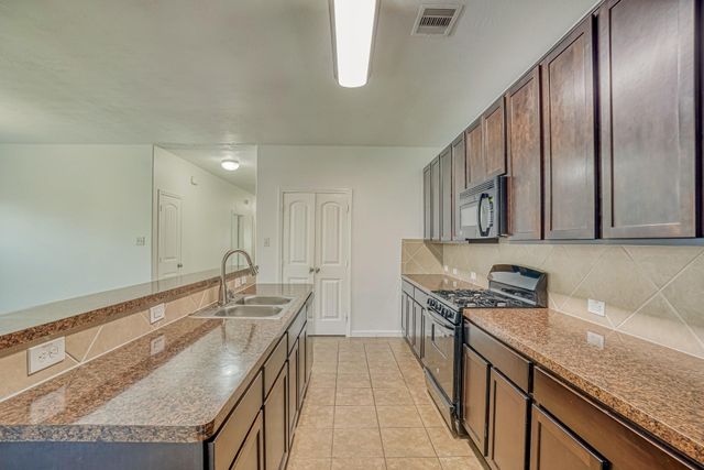 318 Apache Field Lane, La Marque, TX 77568