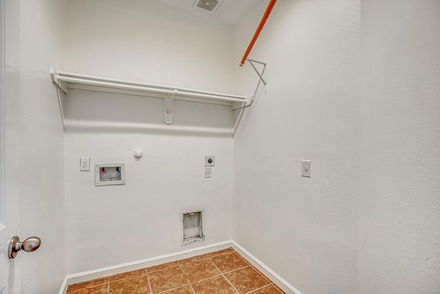 318 Apache Field Lane, La Marque, TX 77568