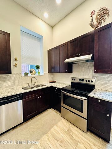 227 E Oak St, Louisville, KY 40203