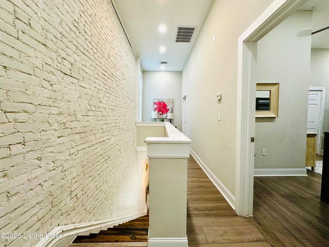 227 E Oak St, Louisville, KY 40203