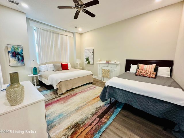 227 E Oak St, Louisville, KY 40203