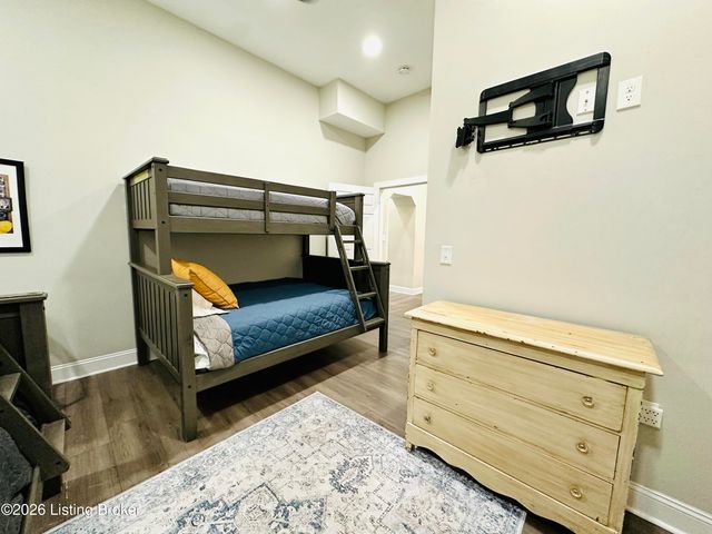 227 E Oak St, Louisville, KY 40203