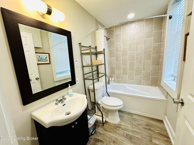 227 E Oak St, Louisville, KY 40203