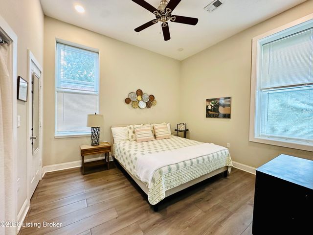 227 E Oak St, Louisville, KY 40203