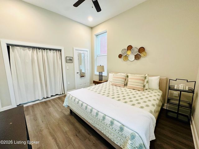 227 E Oak St, Louisville, KY 40203