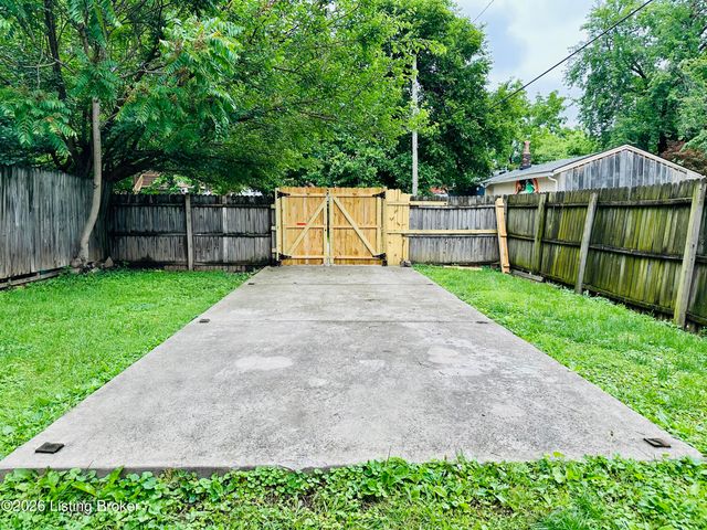227 E Oak St, Louisville, KY 40203