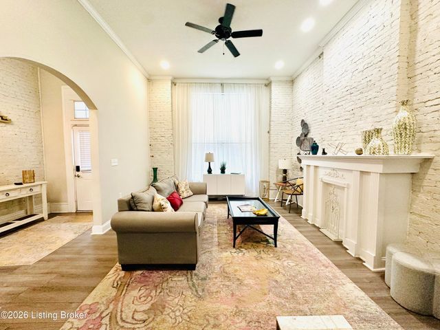 227 E Oak St, Louisville, KY 40203