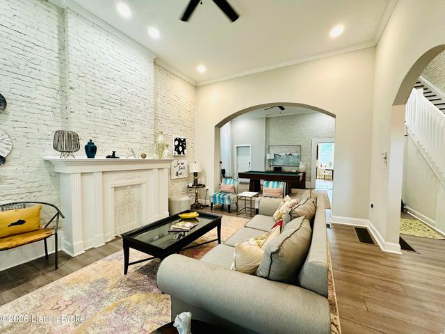227 E Oak St, Louisville, KY 40203