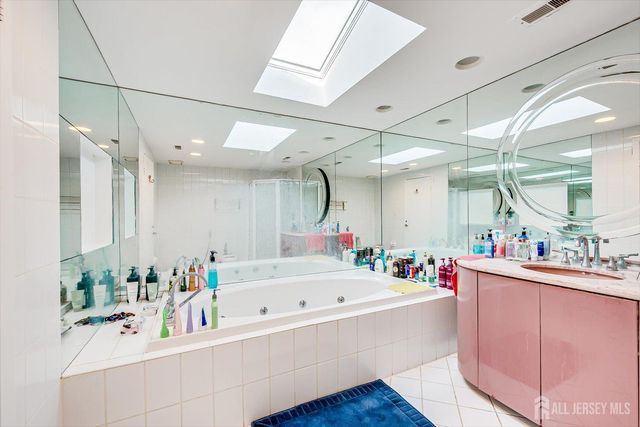 28 Nicole Terrace, Edison, NJ 08820