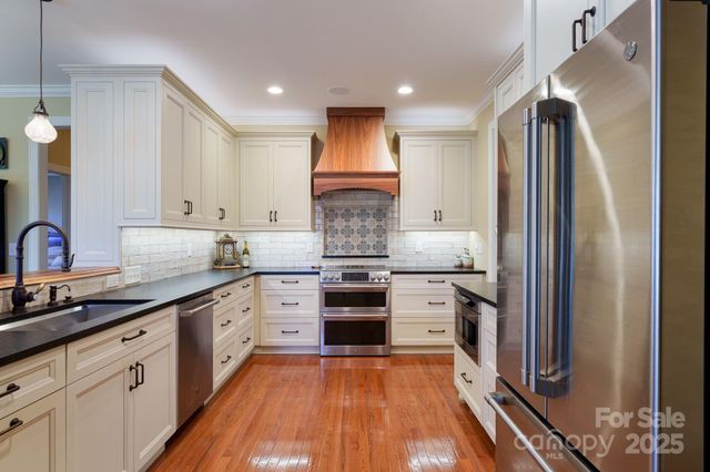 279 Fennel Dun Circle, Biltmore Lake, NC 28715