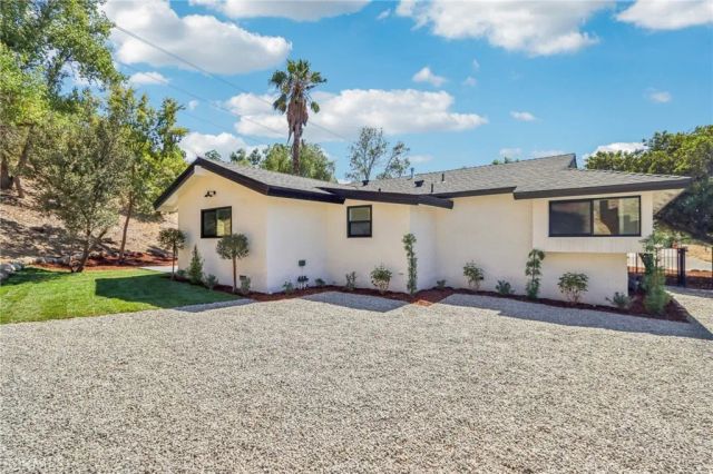 11060 Vanda Way, Shadow Hills, CA 91352