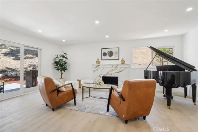 11060 Vanda Way, Shadow Hills, CA 91352