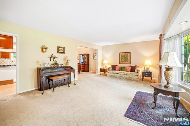 29 Gabriel Way, Twp Of Washington, NJ 07676