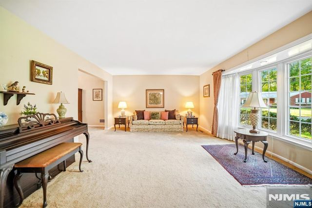 29 Gabriel Way, Twp Of Washington, NJ 07676
