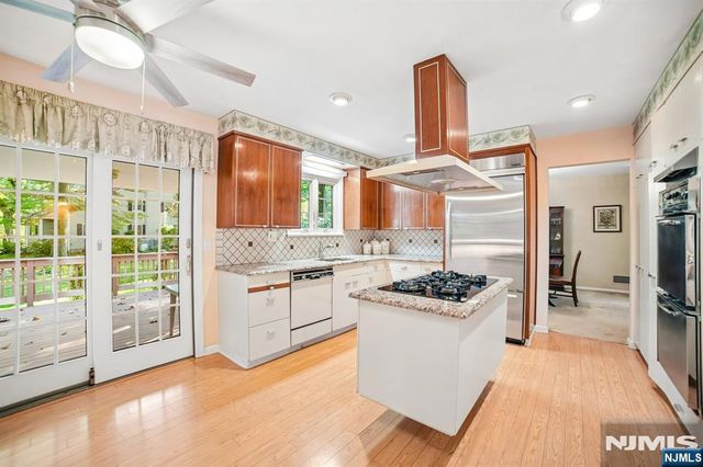 29 Gabriel Way, Twp Of Washington, NJ 07676