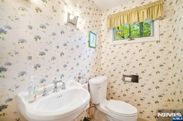 29 Gabriel Way, Twp Of Washington, NJ 07676