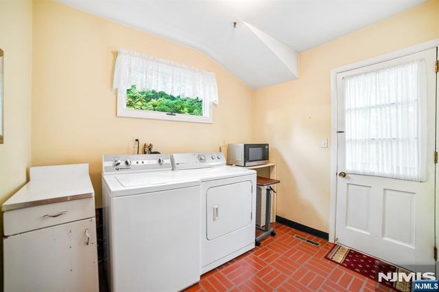 29 Gabriel Way, Twp Of Washington, NJ 07676