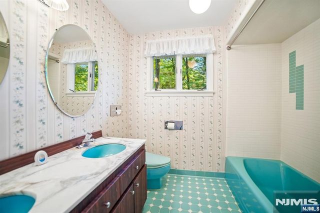 29 Gabriel Way, Twp Of Washington, NJ 07676