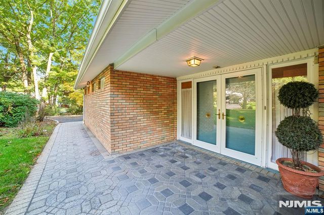 29 Gabriel Way, Twp Of Washington, NJ 07676