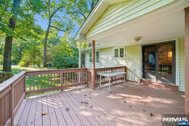 29 Gabriel Way, Twp Of Washington, NJ 07676