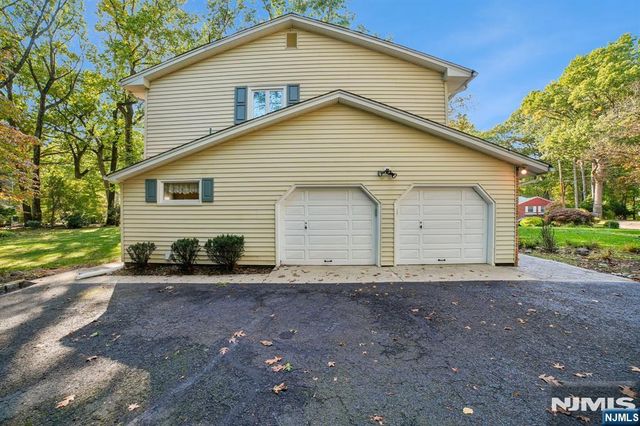 29 Gabriel Way, Twp Of Washington, NJ 07676