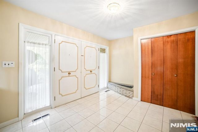29 Gabriel Way, Twp Of Washington, NJ 07676