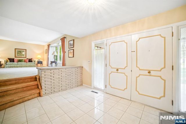 29 Gabriel Way, Twp Of Washington, NJ 07676