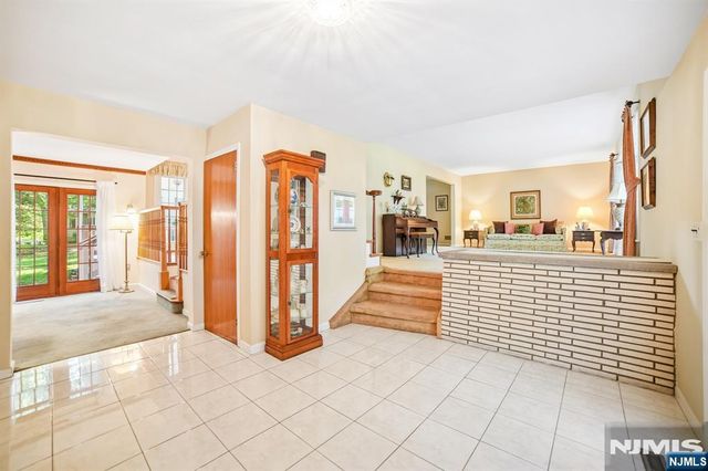 29 Gabriel Way, Twp Of Washington, NJ 07676