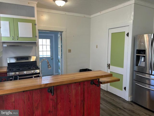 2712 BOAS ST, Harrisburg, PA 17103