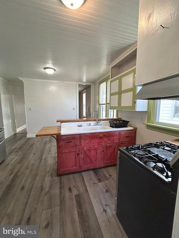 2712 BOAS ST, Harrisburg, PA 17103